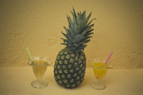 Saboroso suco de frutas tropicais — Fotografia de Stock