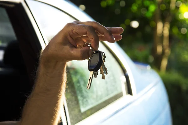 La llave del coche. Concepto de concesionario . — Foto de Stock