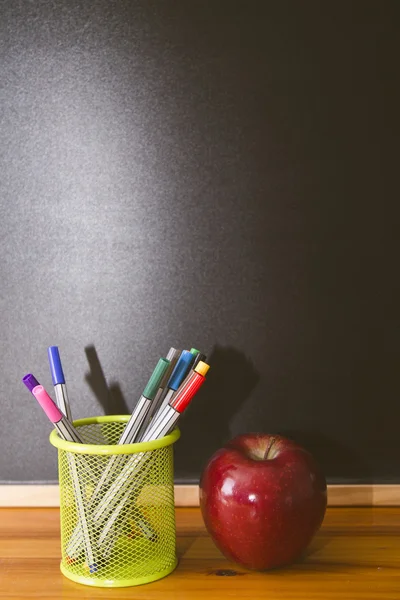 Concepto Regreso a la Escuela con pizarra — Foto de Stock