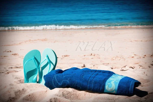 Calzado Toalla Paisaje Playa Vacaciones Verano —  Fotos de Stock