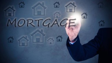 İpotekler hakkında kalem yazan bir iş adamı. mortgage ve iş konsepti