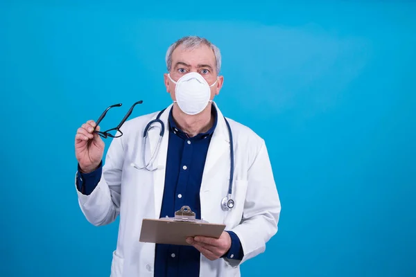 Lékař Maskou Stetoskopem Hlášeními Koncepcí Koronavirového Viru Infekcí — Stock fotografie