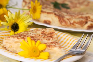 Yumurta ve patatesli omlet, tipik İspanyol tapası.