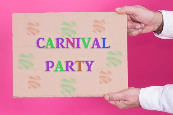 Hände Halten Karnevalsparty Plakat — Stockfoto