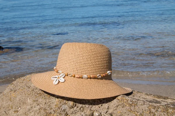 Hoed Met Schelpen Het Strand Zomer Accessoire — Stockfoto