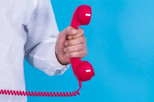 Mano Celebración Vintage Teléfono Rojo Con Cable — Foto de Stock