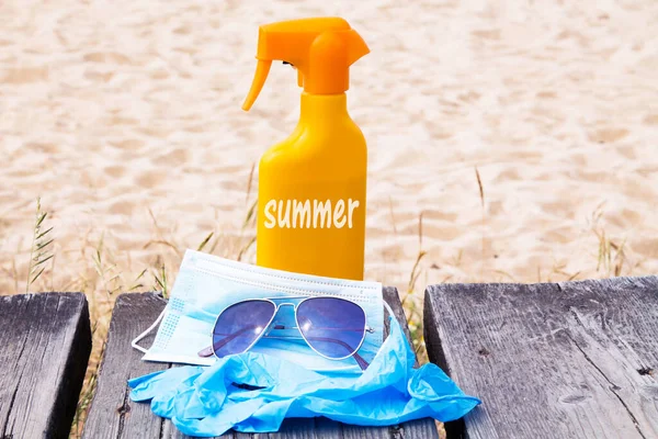 Sunscreen Mask Medical Gloves Sunglasses Beach Protection Coronavirus Summer Vacations — Stok fotoğraf