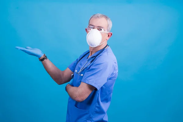 Lékař Maskou Dělá Symbol Virus Infekce Koncepce — Stock fotografie