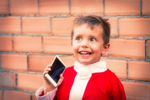 Gelukkig Lachend Kind Kerstmis Rode Kerstman Kostuum Met Mobiele Telefoon — Stockfoto