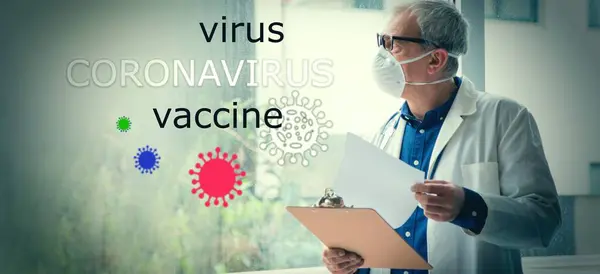 Médico Com Máscara Médica Descartável Pensando Sobre Vacina Coronavírus Durante — Fotografia de Stock