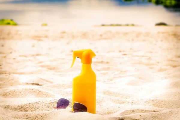 Suntan Lotion Sunglasses Beach — Foto de Stock