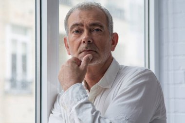 Olgun bir adamın portresi