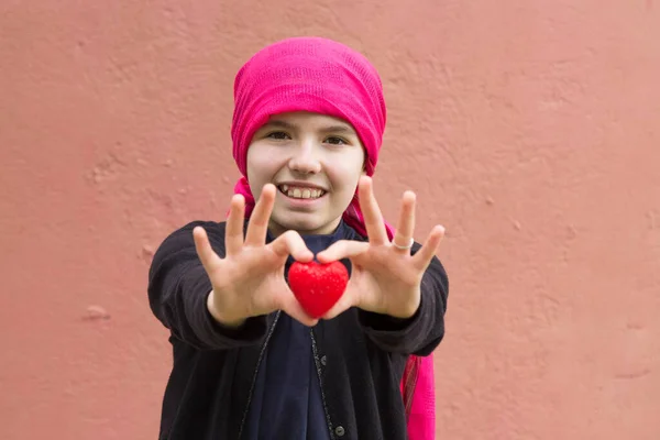 Girl Cancer Red Heart Hands — Stock Photo, Image