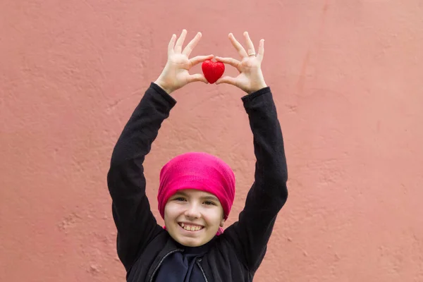 Girl Cancer Head Scarf Holding Red Heart — Stock Photo, Image