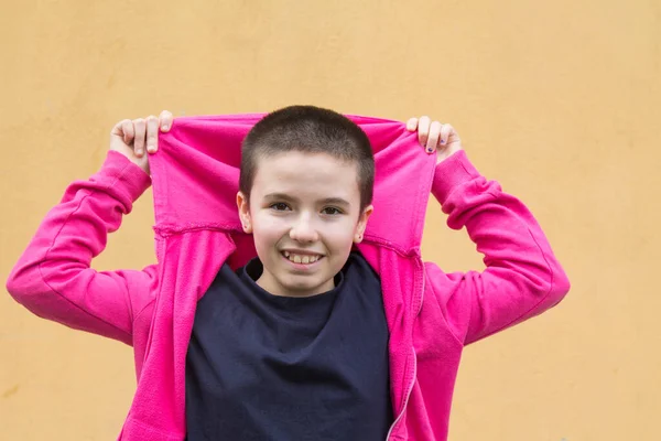 Portret Van Meisje Met Kort Haar Hoodie — Stockfoto