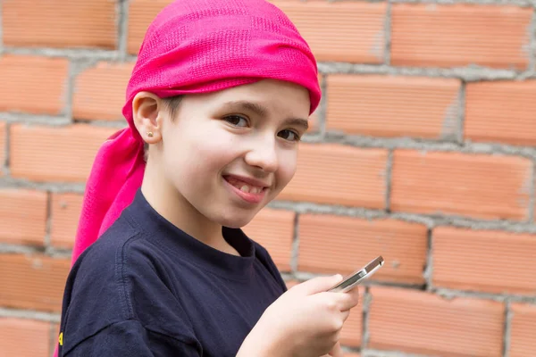 Girl Sick Cancer Headscarf Using Mobile Phone — Stock Photo, Image