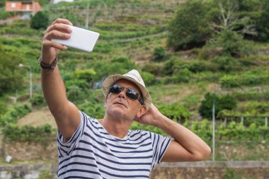 tourist taking a selfie in the field