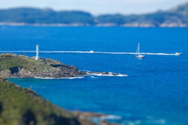 Pontevedra, Galicia, İspanya 'daki Cabo deniz feneriyle manzara