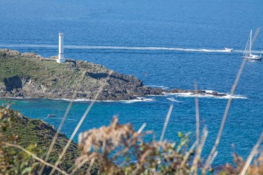 Pontevedra, Galicia, İspanya 'daki Cabo deniz feneriyle manzara