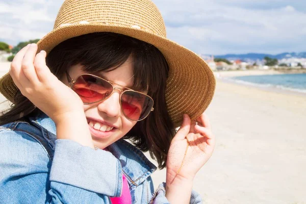 Портрет Девушки Шляпе Солнцезащитных Очках — стоковое фото
