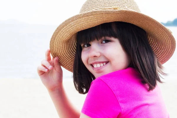 Porträt Eines Mädchens Mit Hut Strand — Stockfoto