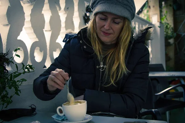 Woman Having Cup Coffee — Stock Photo, Image