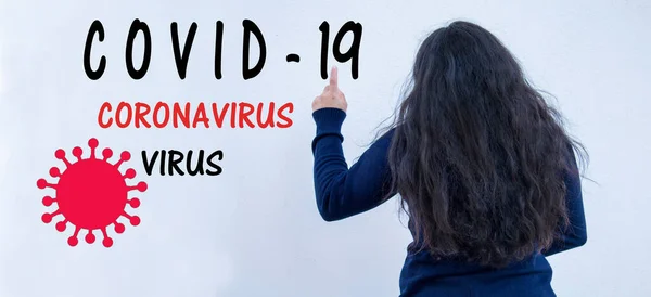Kadın Covid Coronavirüs Çizimlerini Işaret Ediyor — Stok fotoğraf