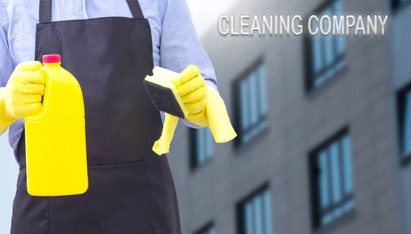 Hombre Con Productos Limpieza Desinfección Concepto Empresa Limpieza — Foto de Stock