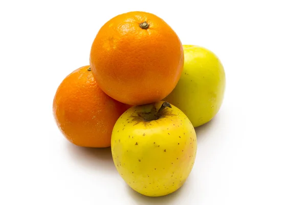 Naranjas y manzanas aisladas —  Fotos de Stock