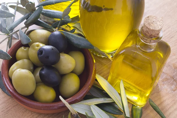 Aceitunas y aceite — Foto de Stock