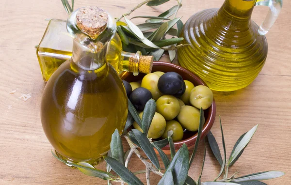 Olive e olio — Foto Stock