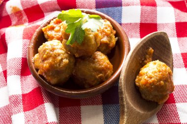 Lezzetli köfte domates ile