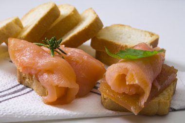 Lezzetli somon kanepeler