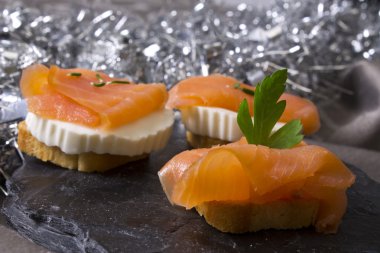 Lezzetli somon kanepeler