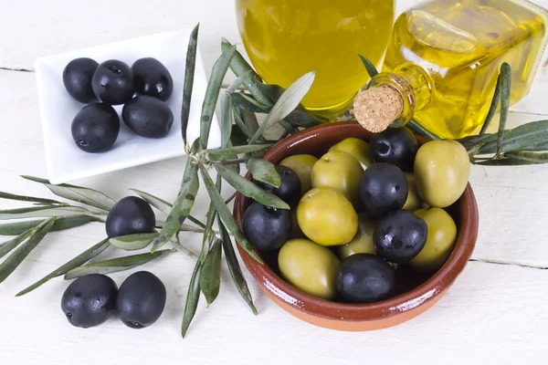 Aceitunas y aceite — Foto de Stock