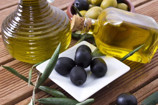 Olijven en olie — Stockfoto