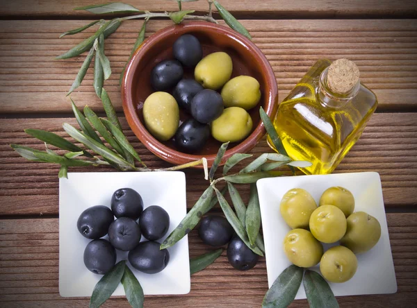 Olive e olio — Foto Stock