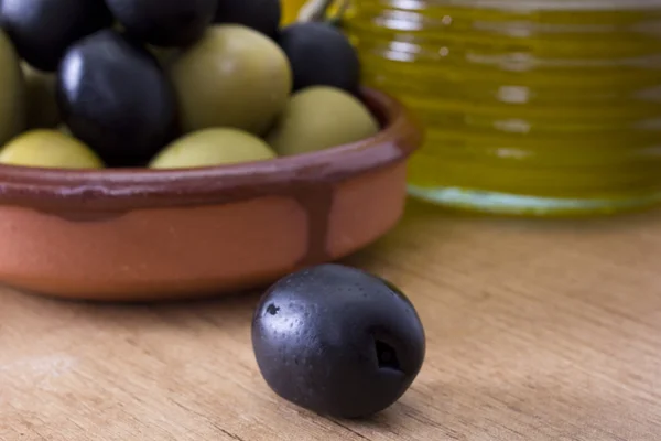 Green and black olives — Stock Photo, Image