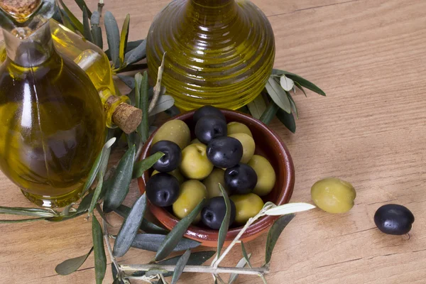 Olive e olio — Foto Stock