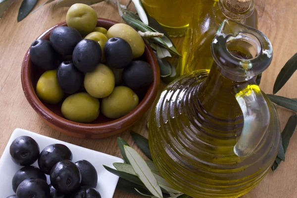 Olive e olio — Foto Stock