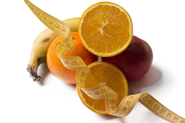 Obst mit Maßband isoliert — Stockfoto