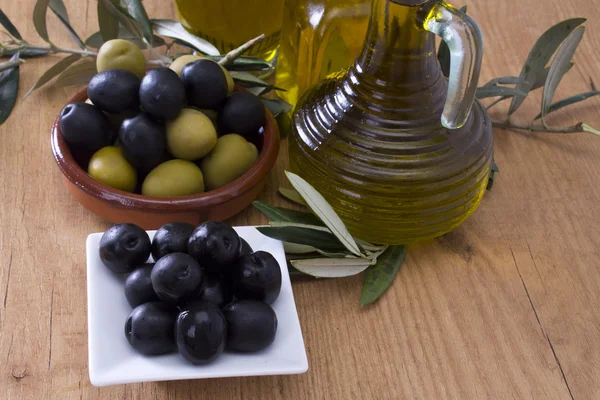 橄榄和油 — 图库照片