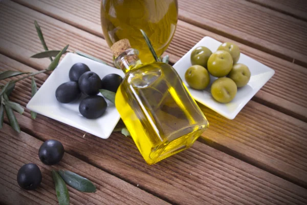 Olive e olio — Foto Stock