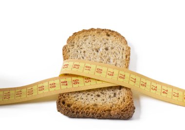 Kepekli ekmek izole mezura ile dilim