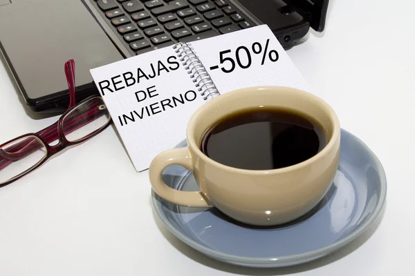 Taza de café con venta de libros de escritura — Foto de Stock