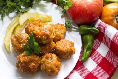 Rulo köfte domates ile