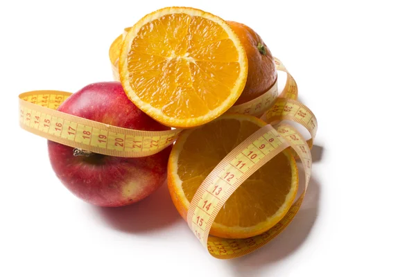 Frutas con cinta métrica aislada —  Fotos de Stock