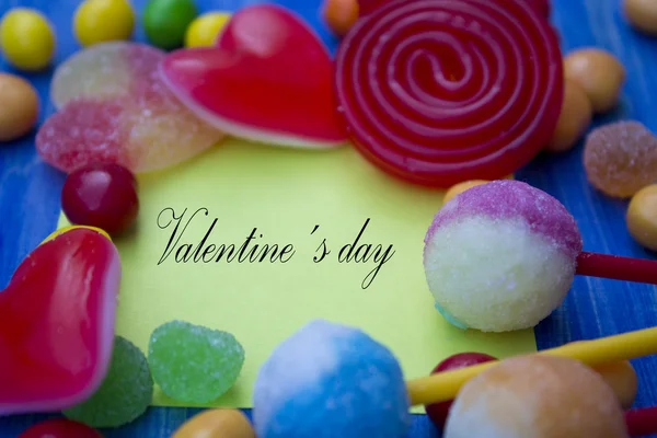 Valentýnské kartu s bonbony — Stock fotografie