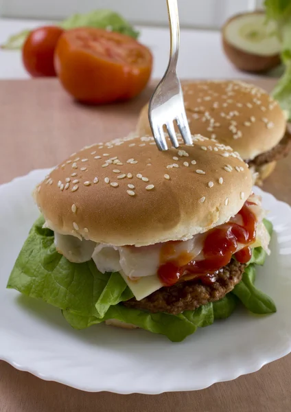 Deliciosas y jugosas hamburguesas —  Fotos de Stock