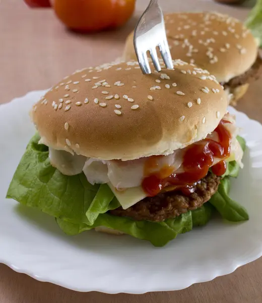 Deliciosas y jugosas hamburguesas —  Fotos de Stock
